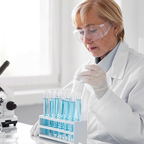 woman laboratory doing experiments